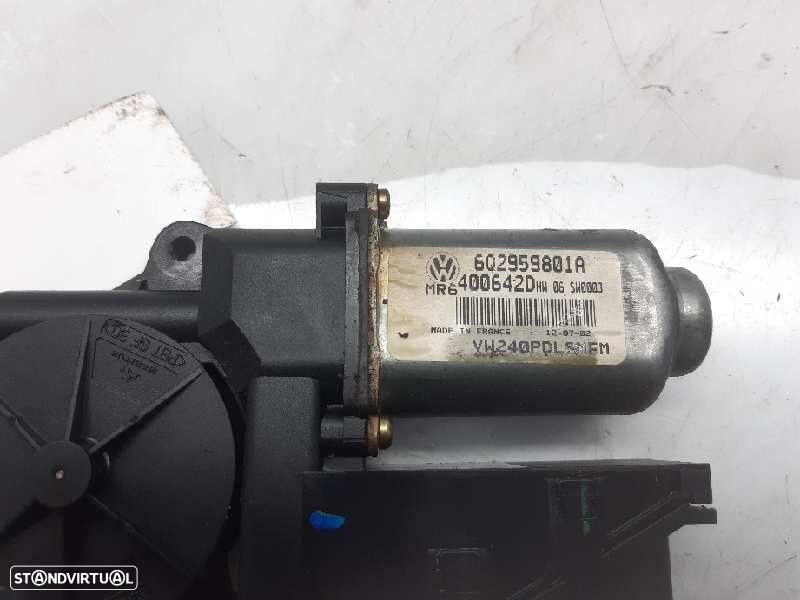 MOTOR ELEVADOR DE VIDRO FRONTAL DIREITO VOLKSWAGEN POLO 2002 -6Q2959801A - 4