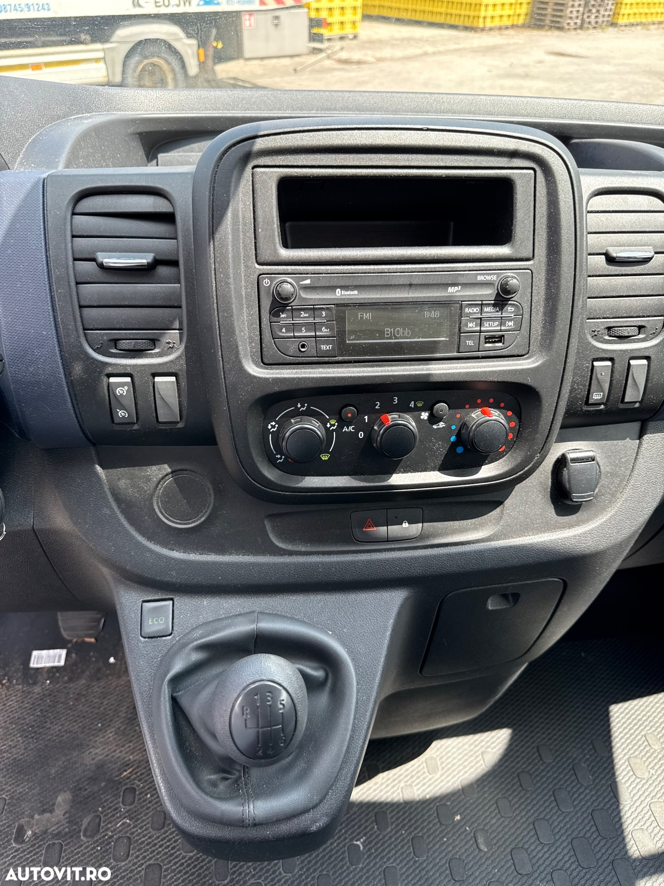 Opel Vivaro - 12