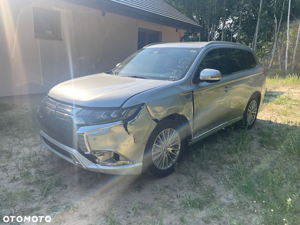 Mitsubishi Outlander - 22