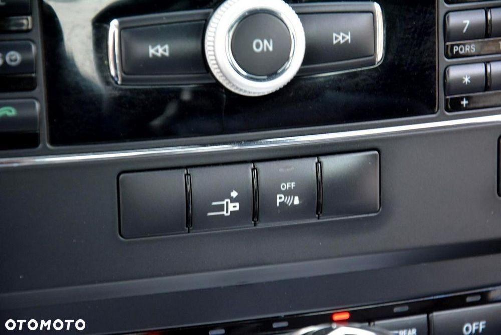 Mercedes-Benz Klasa E 350 CGI BlueEffICIENCY - 26
