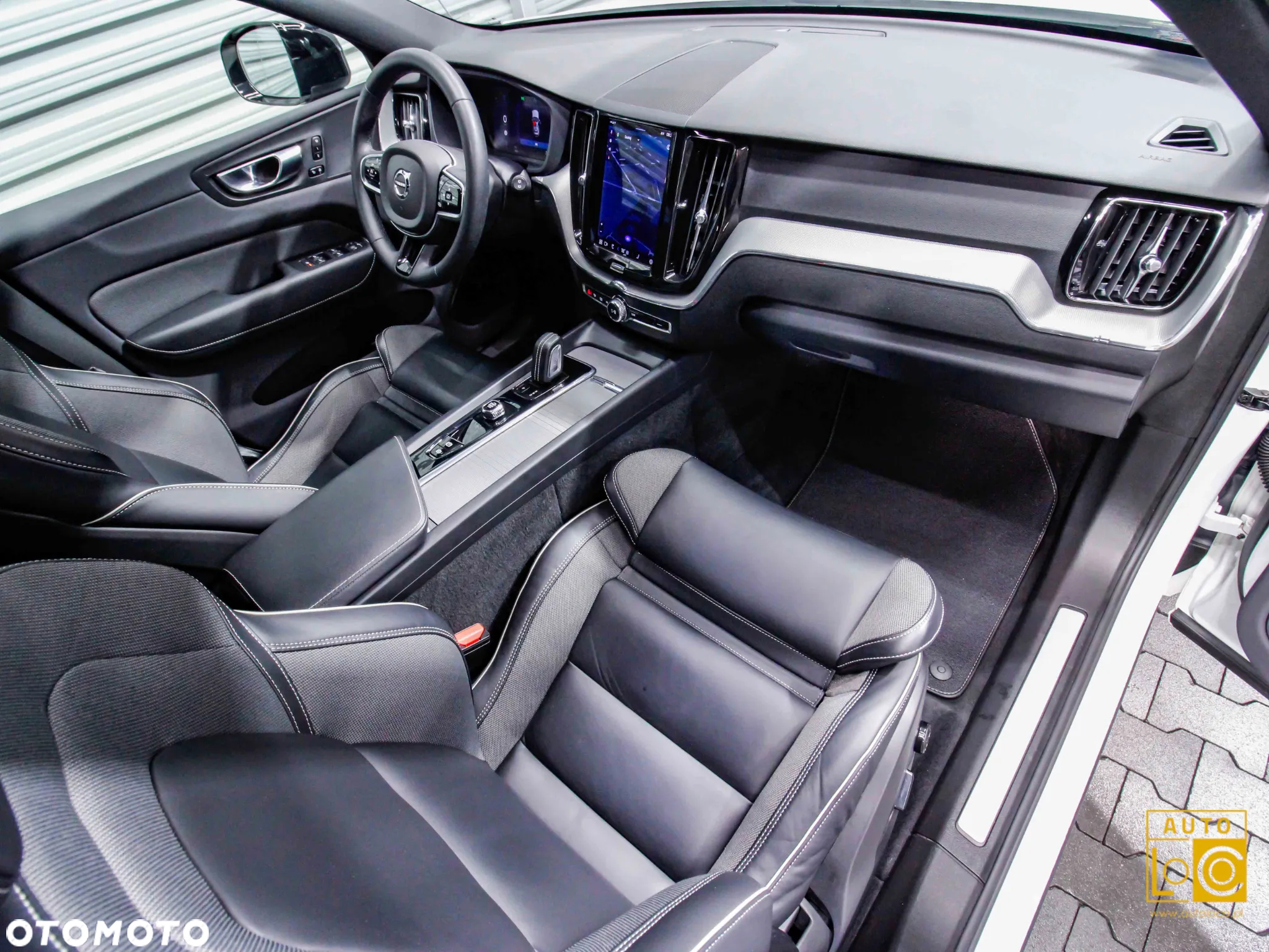 Volvo XC 60 B4 B R-Design - 13