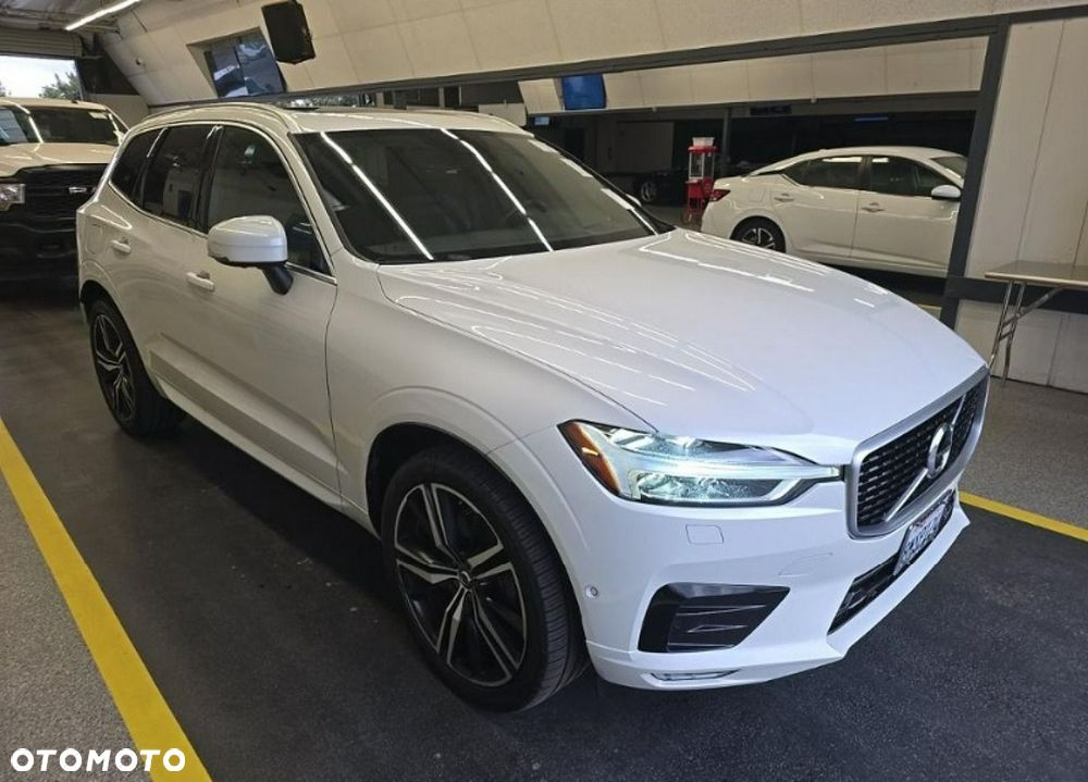 Volvo XC 60 T5 AWD R-Design - 3