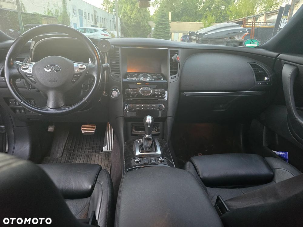 Infiniti QX70 - 14