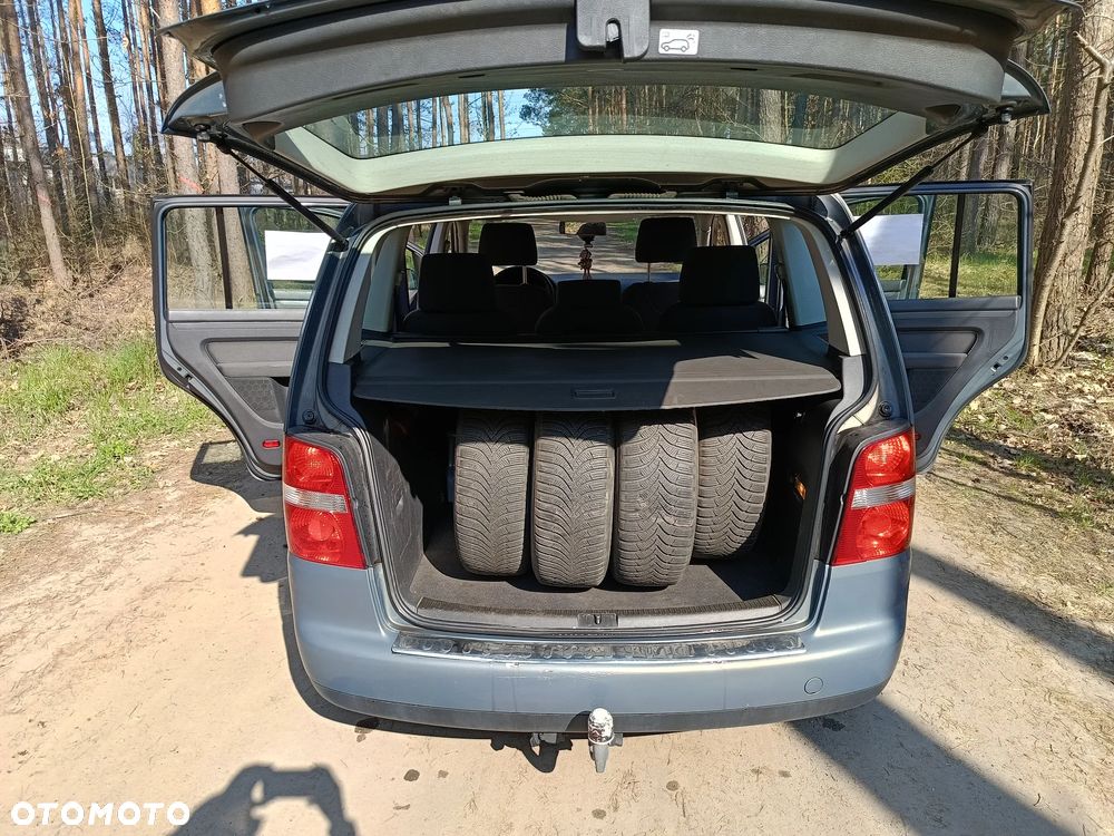 Volkswagen Touran - 8