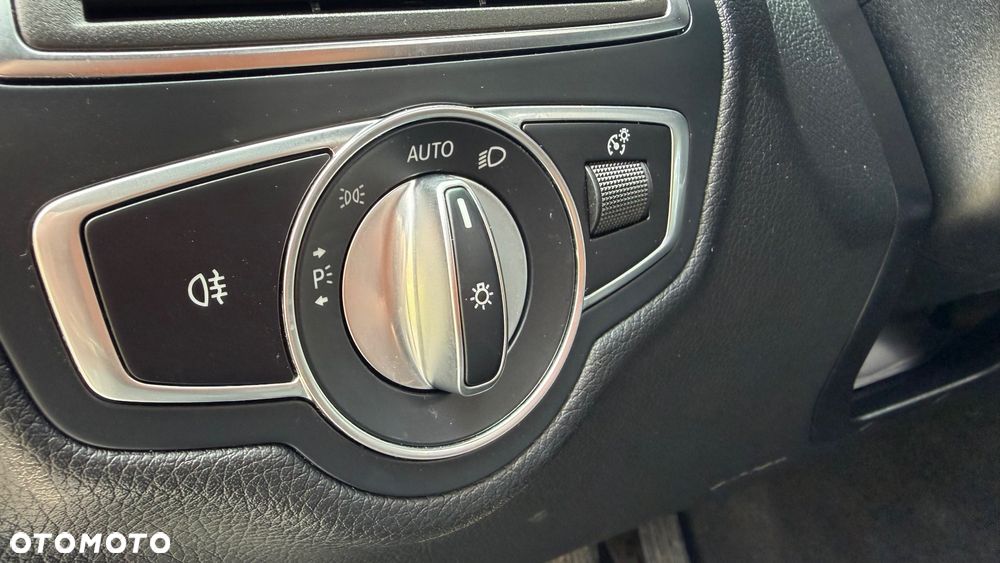 Mercedes-Benz Klasa C 200 d 9G-TRONIC - 23