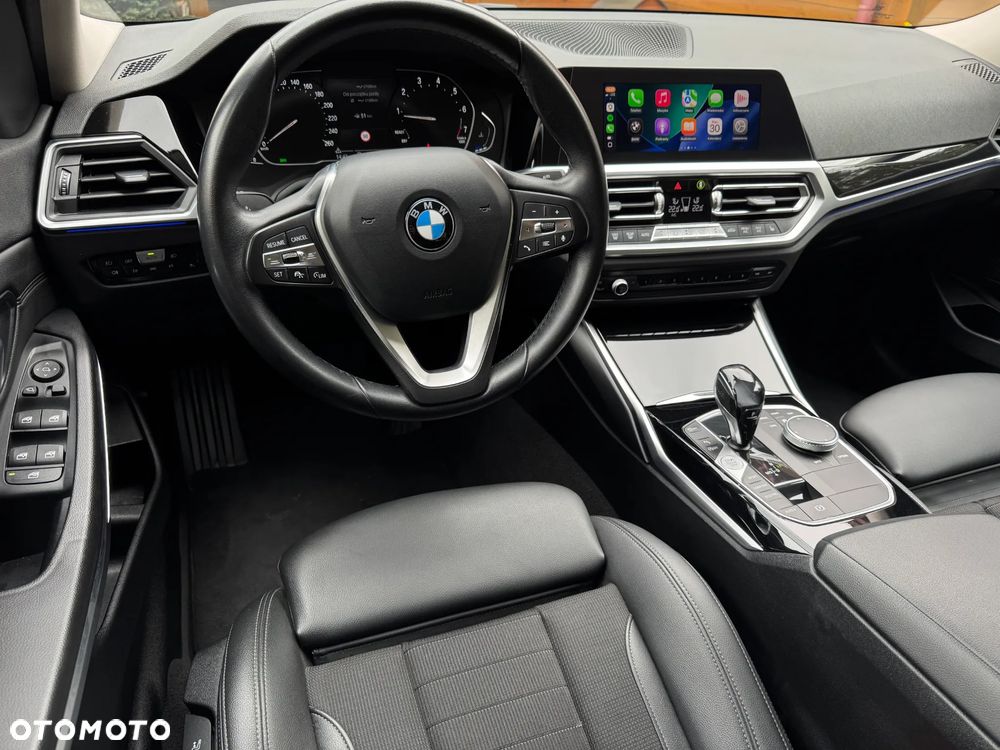 BMW Seria 3 320i xDrive Sport Line - 17