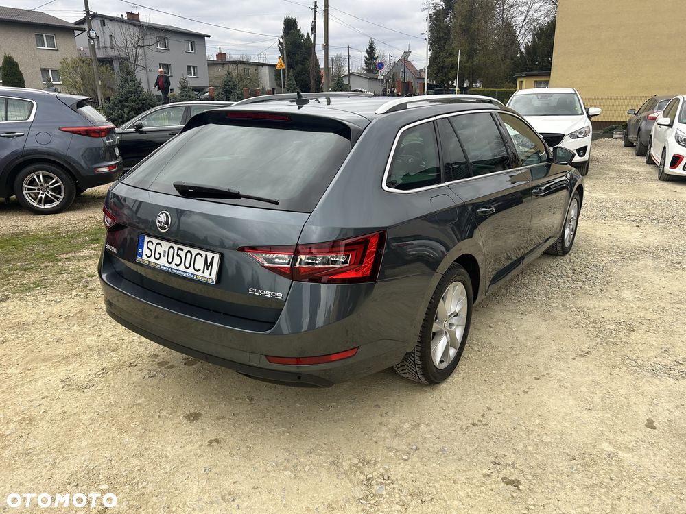 Skoda Superb 2.0 TDI DSG Premium Edition - 10