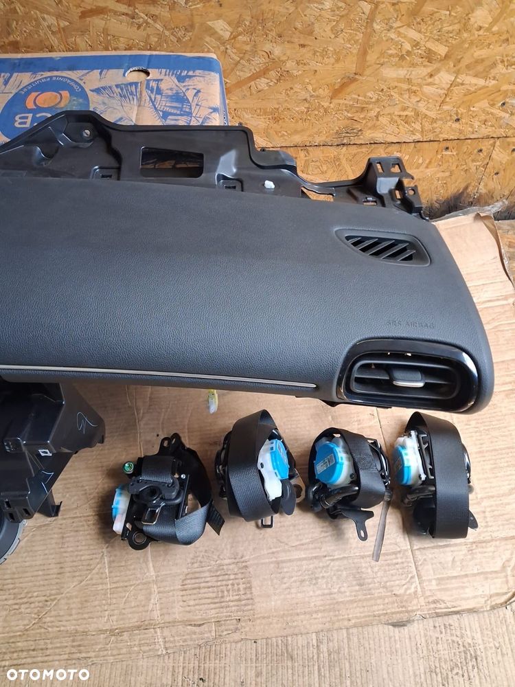 Deska konsola toyota Yaris cross IV w kompletbwchodzi 2xpoduszka  4 razy pasy - 3