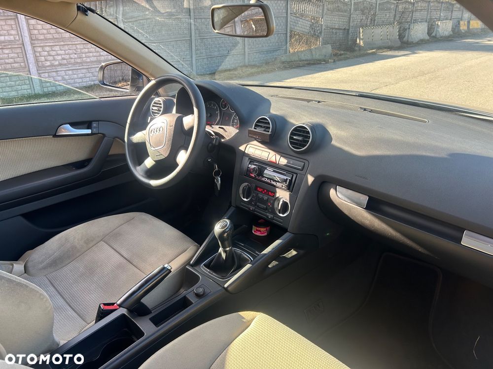 Audi A3 3-drzwiowe 1.6 Ambiente - 12