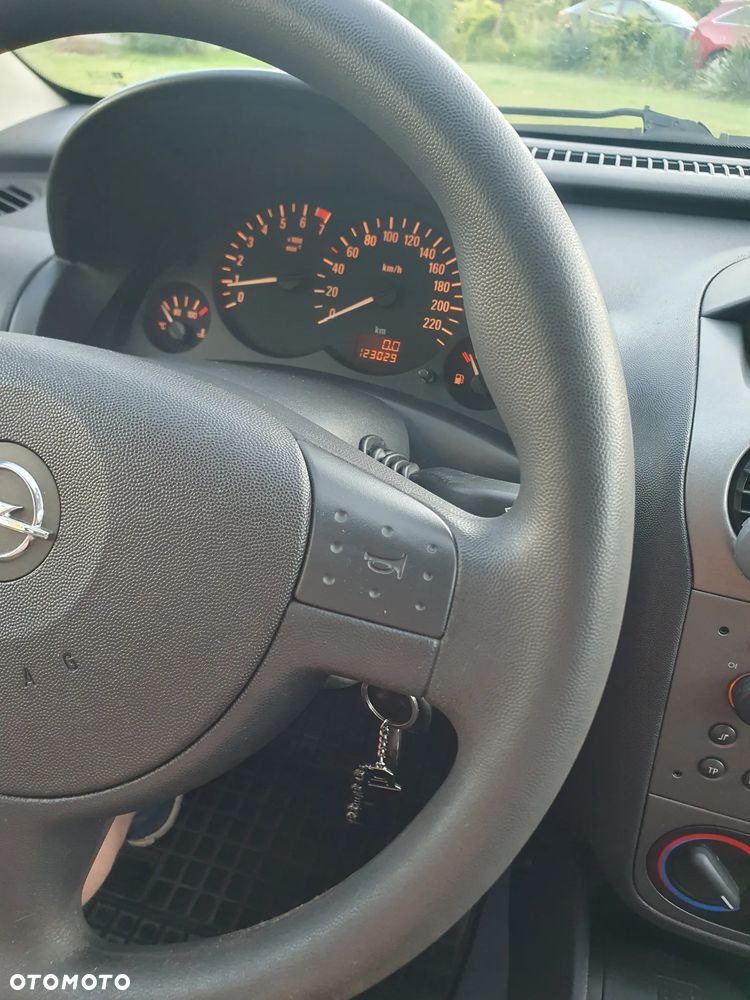 Opel Corsa 1.2 16V - 16