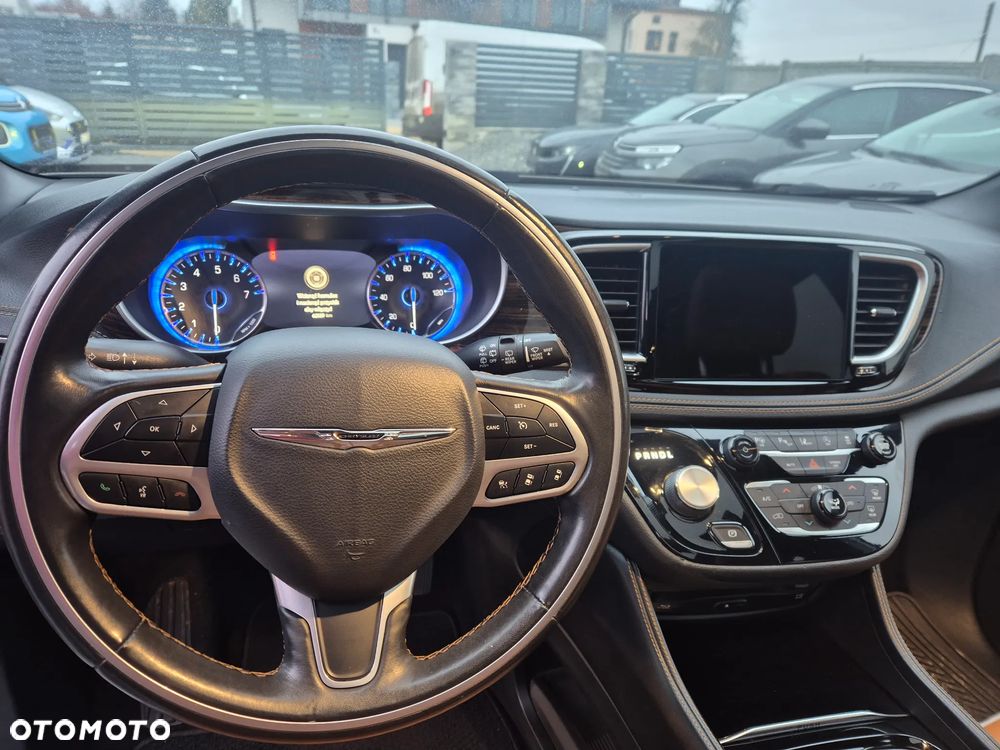 Chrysler Pacifica - 26