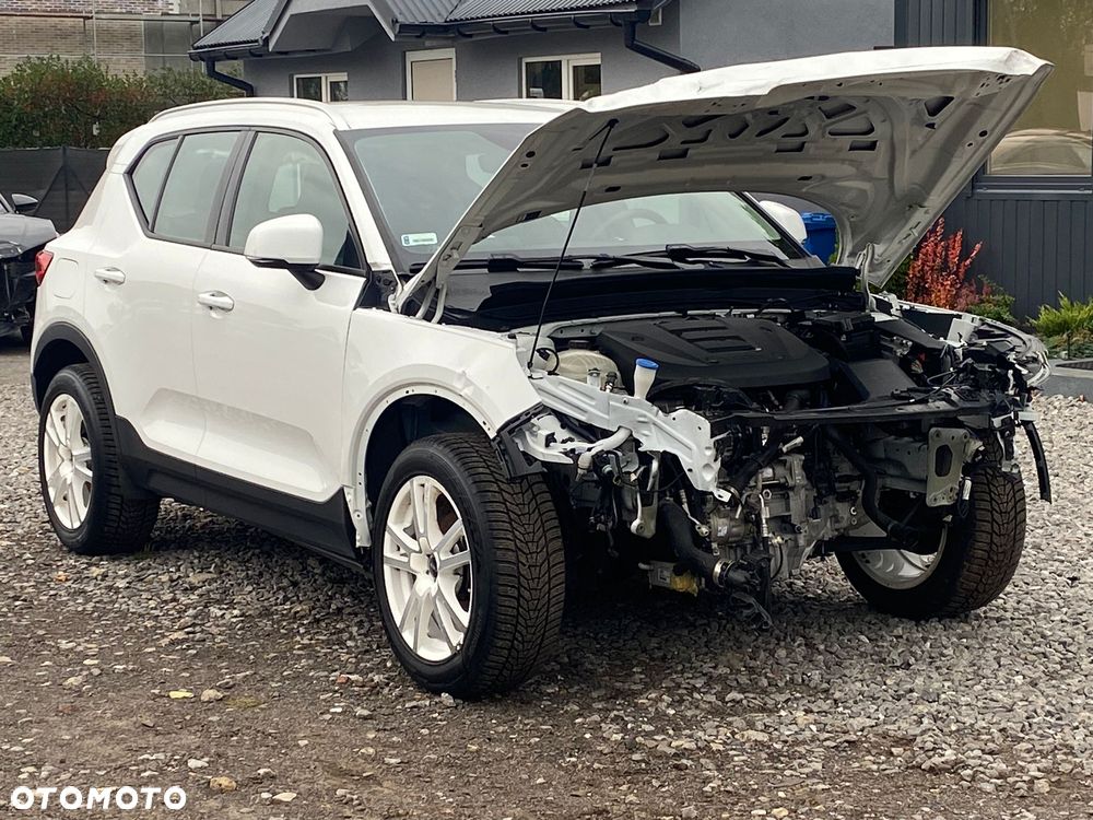 Volvo XC 40 T3 Momentum Pro - 4
