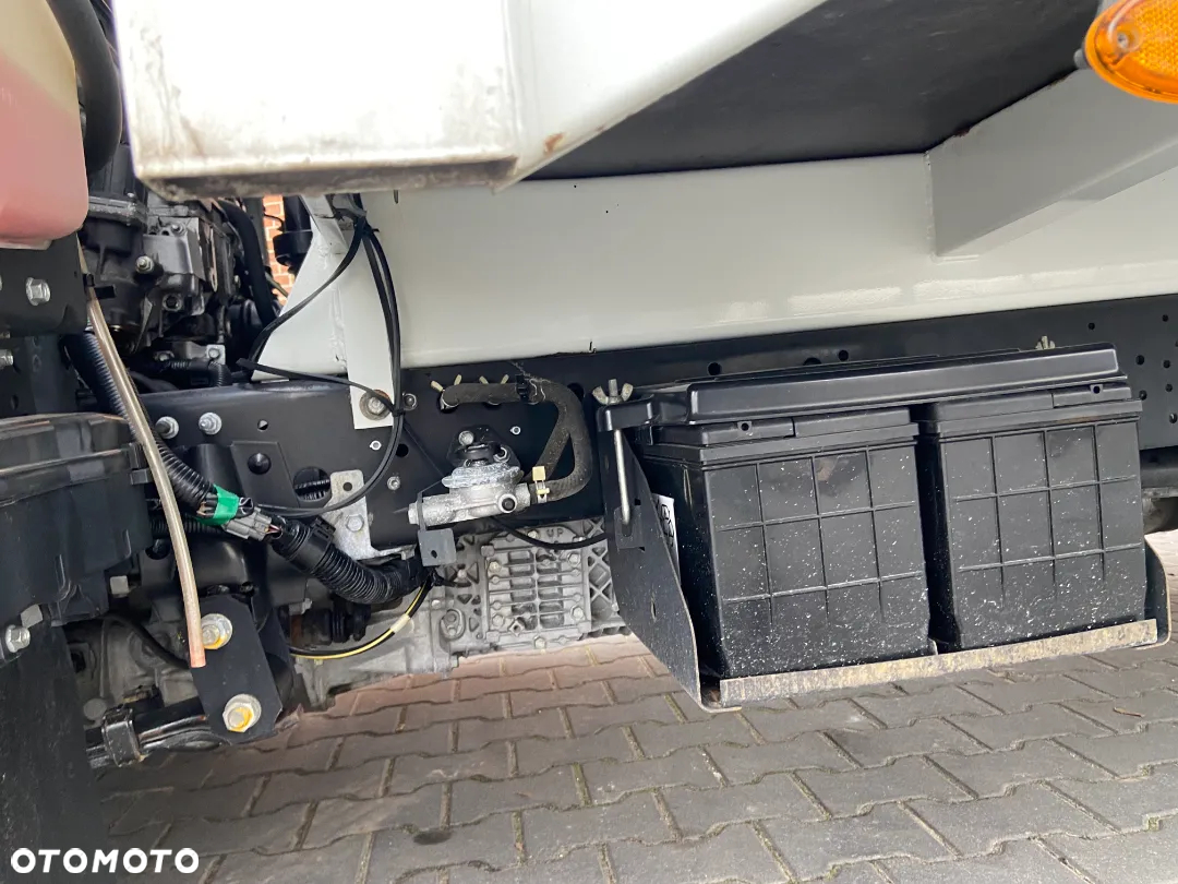 Isuzu NPR 85-5DX - 20