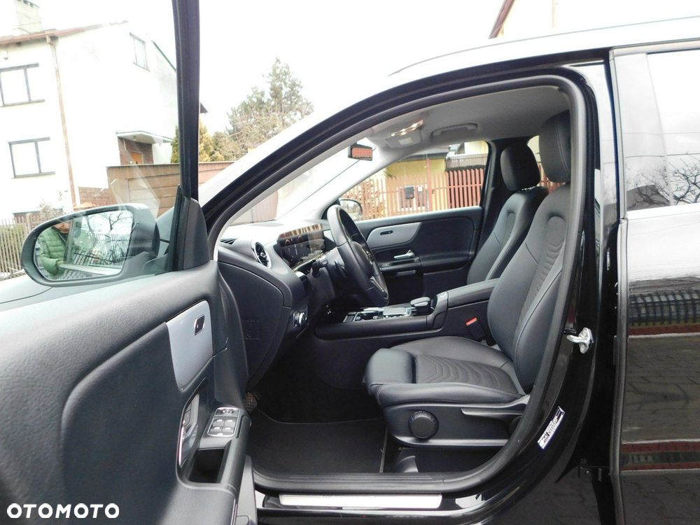 Mercedes-Benz GLA - 13