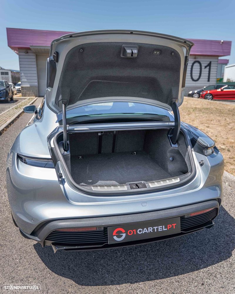 Porsche Taycan Turbo - 54