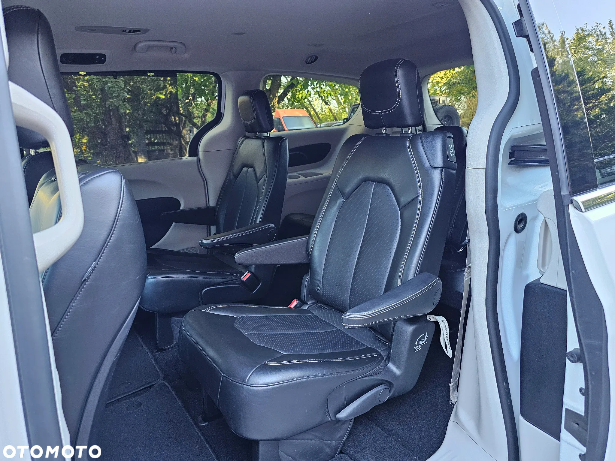 Chrysler Pacifica - 14