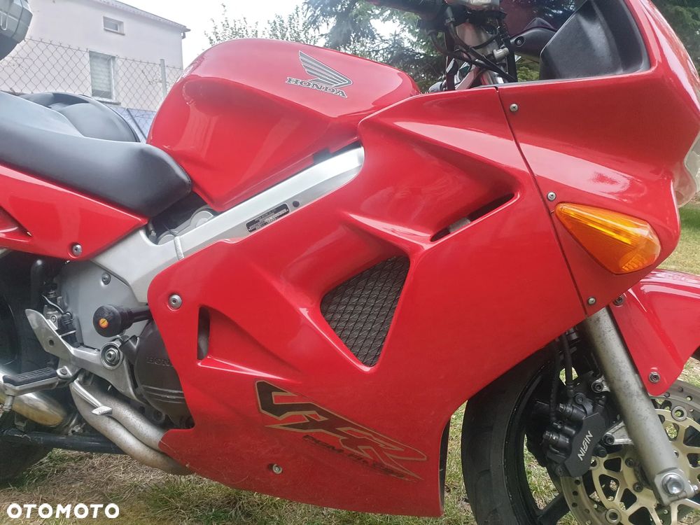 Honda VFR - 16