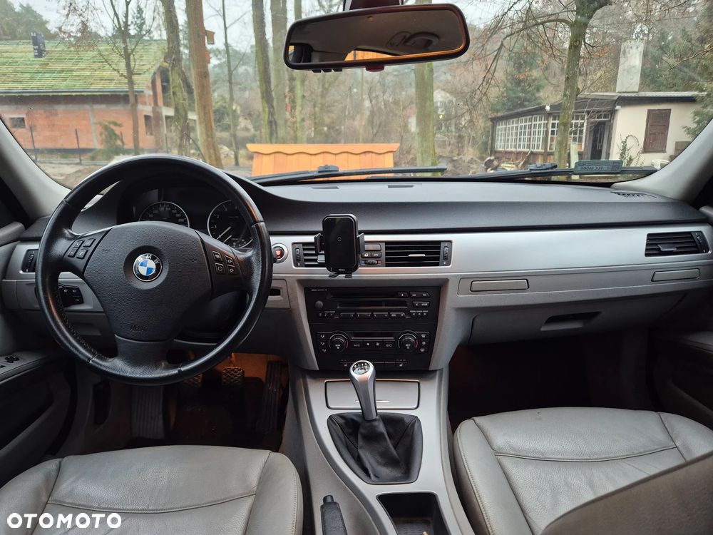 BMW Seria 3 325i - 7