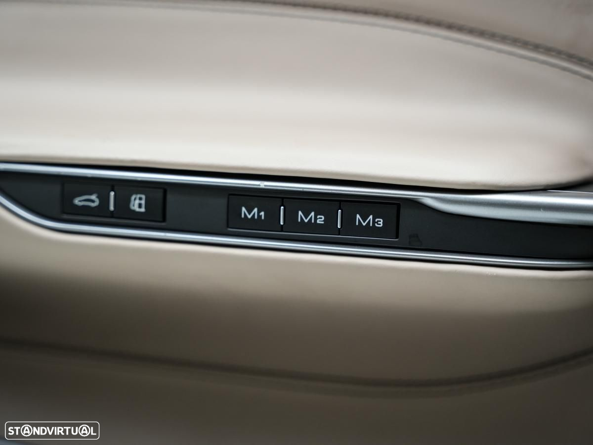 Ferrari GTC4 Lusso - 24