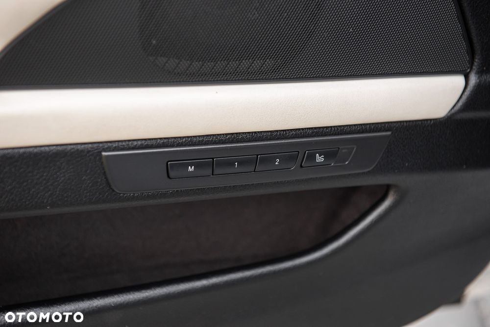 BMW Seria 5 535i xDrive Sport-Aut Luxury Line - 23