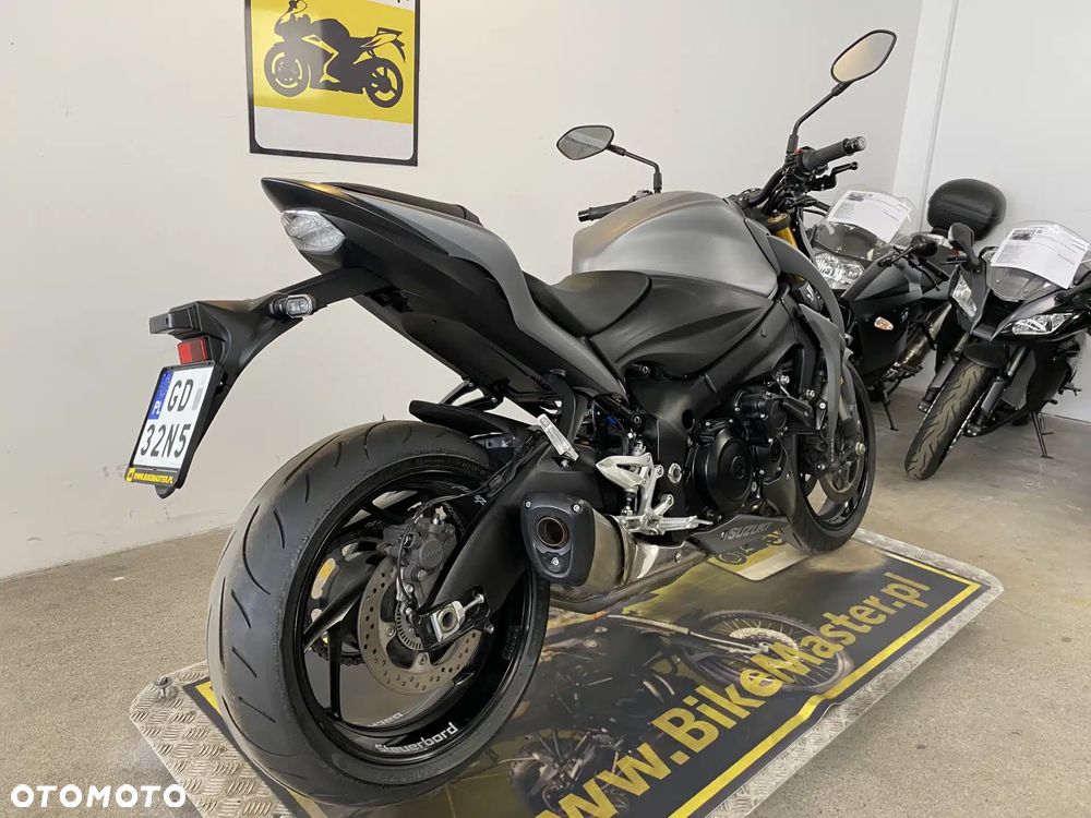 Suzuki GSX 1000 - 5