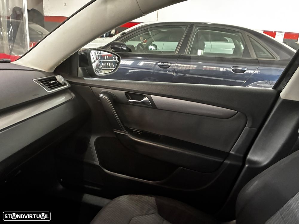 VW Passat Variant 2.0 TDI Trendline - 15