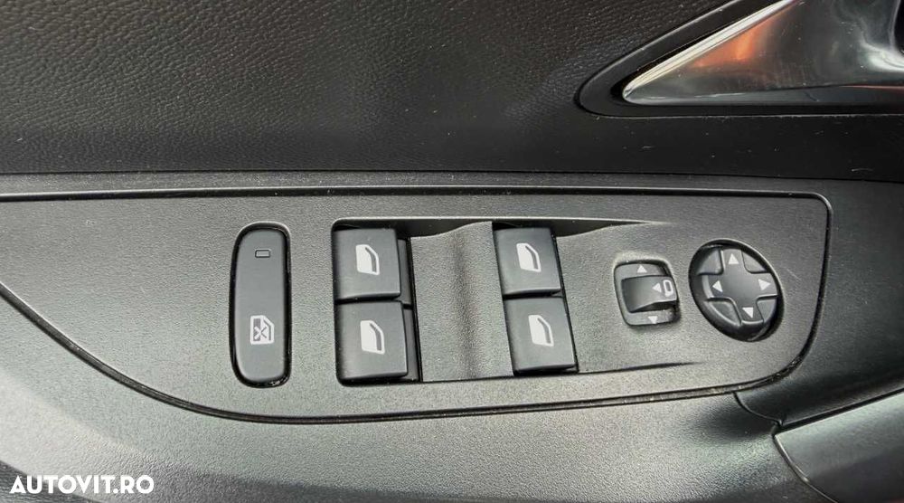 Peugeot 2008 1.5 BlueHDI 130 S&S EAT8 Allure - 16