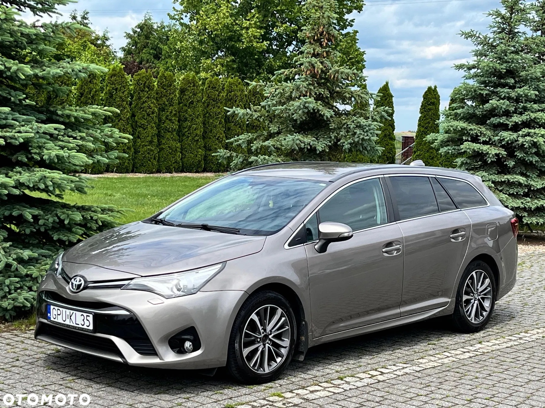 Toyota Avensis 1.6 D-4D Premium - 2