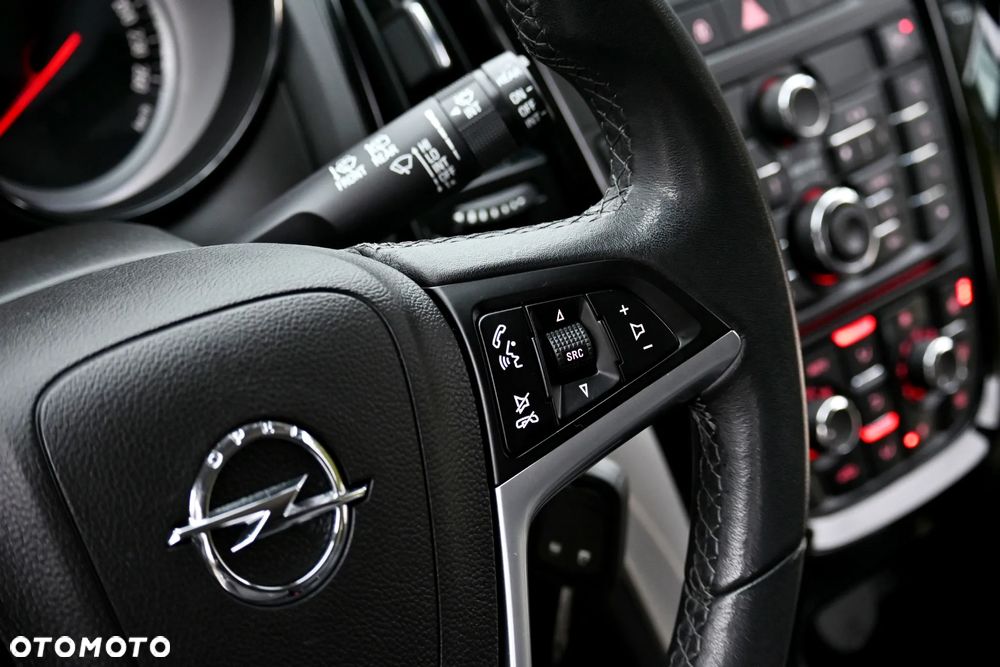 Opel Astra ver-1-4-turbo-cosmo - 29