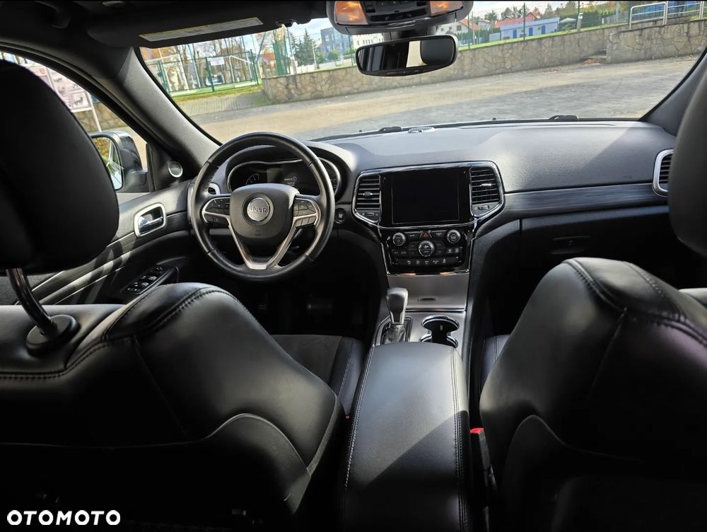 Jeep Grand Cherokee - 16