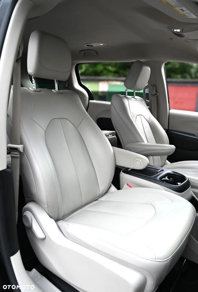 Chrysler Pacifica - 35
