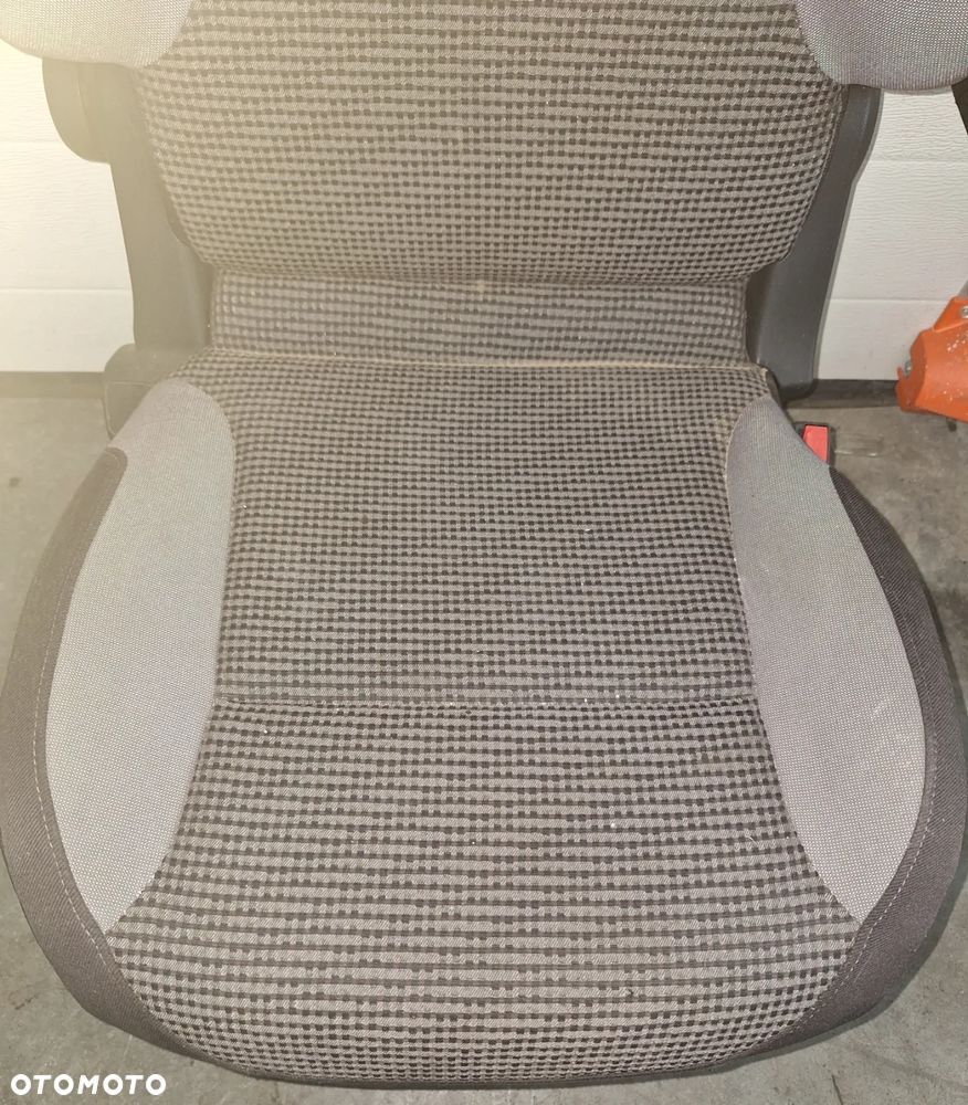 FOTELE LEWY PRZÓD na CZĘŚCI -PEUGEOT PARTNER TEPEE 13 R. - 1