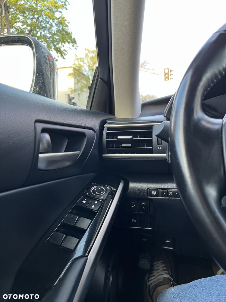 Lexus Inny - 4