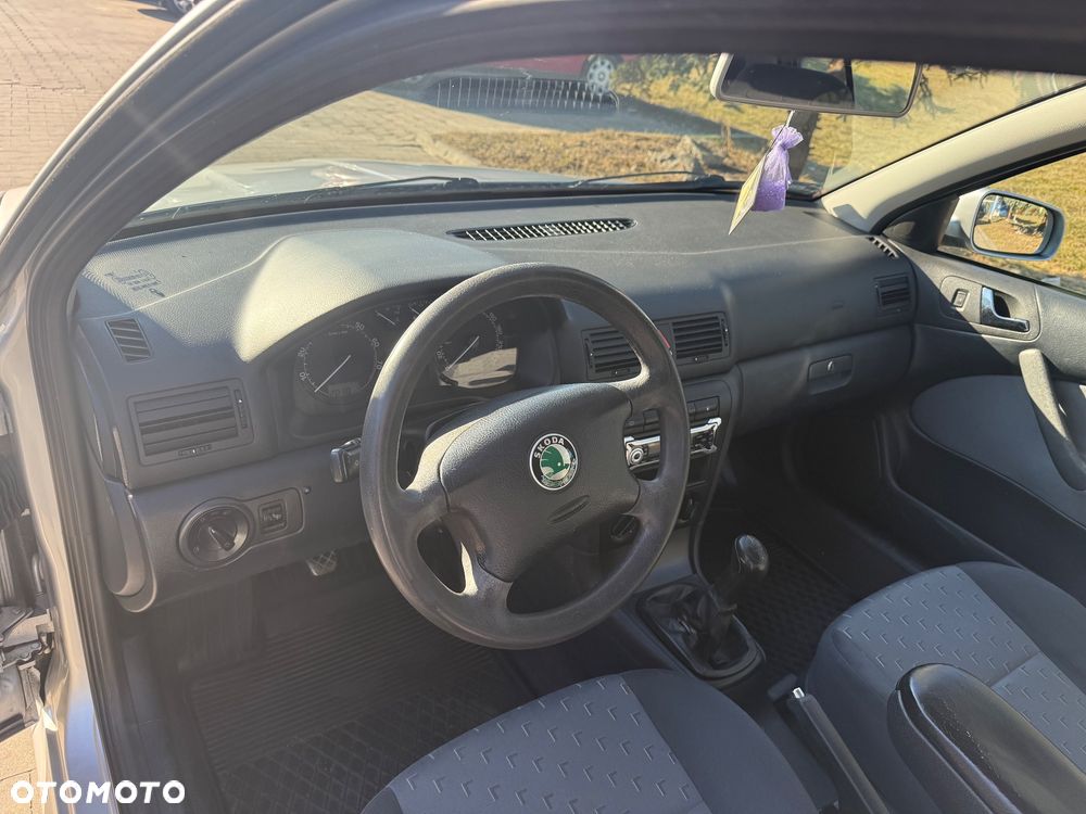 Skoda Octavia 1.6 Tour - 7