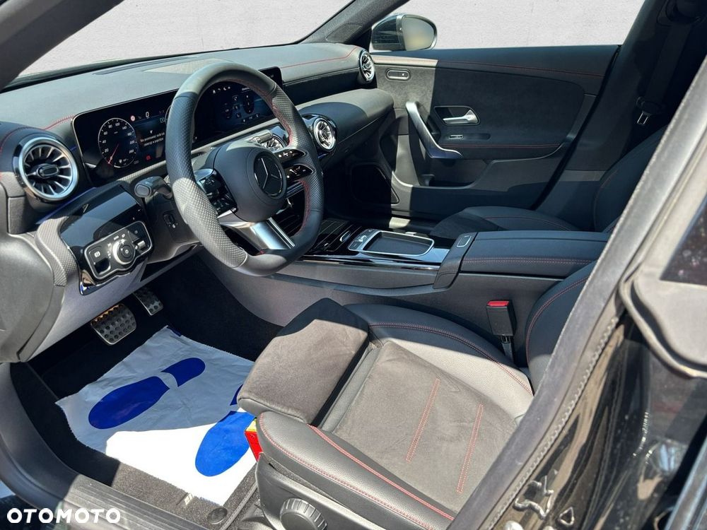 Mercedes-Benz CLA - 12