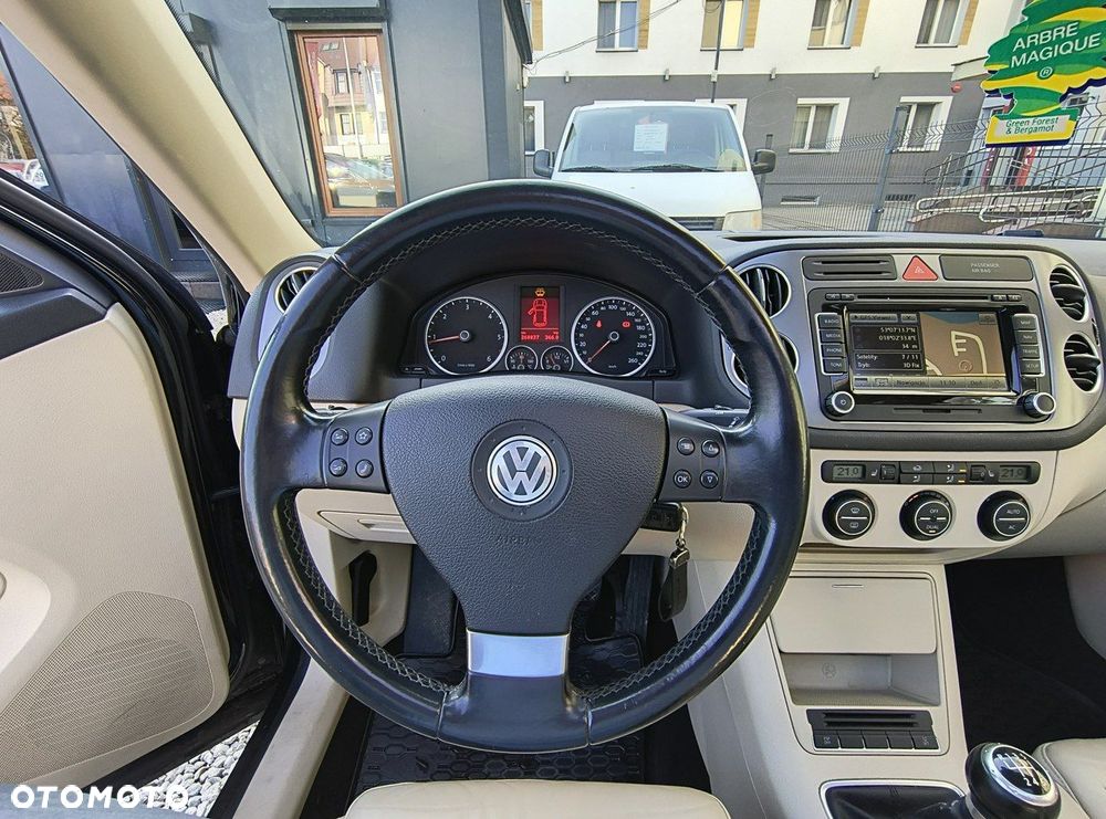 Volkswagen Tiguan 2.0 TDI DPF 4Motion BlueMotion Technology Exclusive - 16