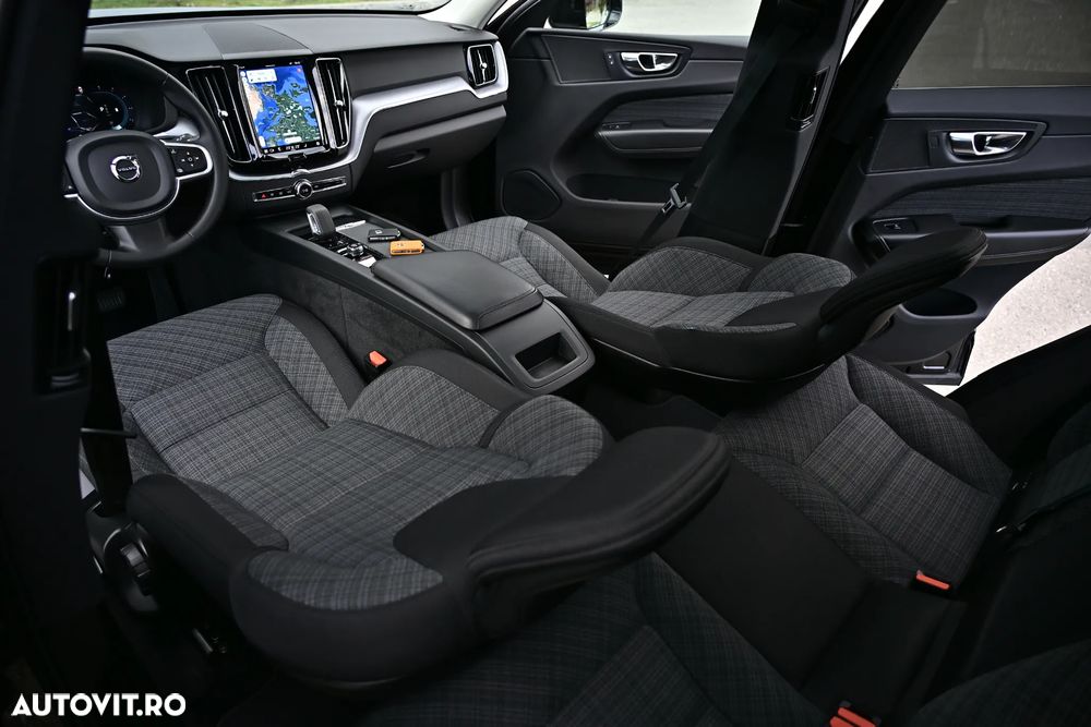 Volvo XC 60 B4 MHEV AT AWD Ultimate Dark - 15