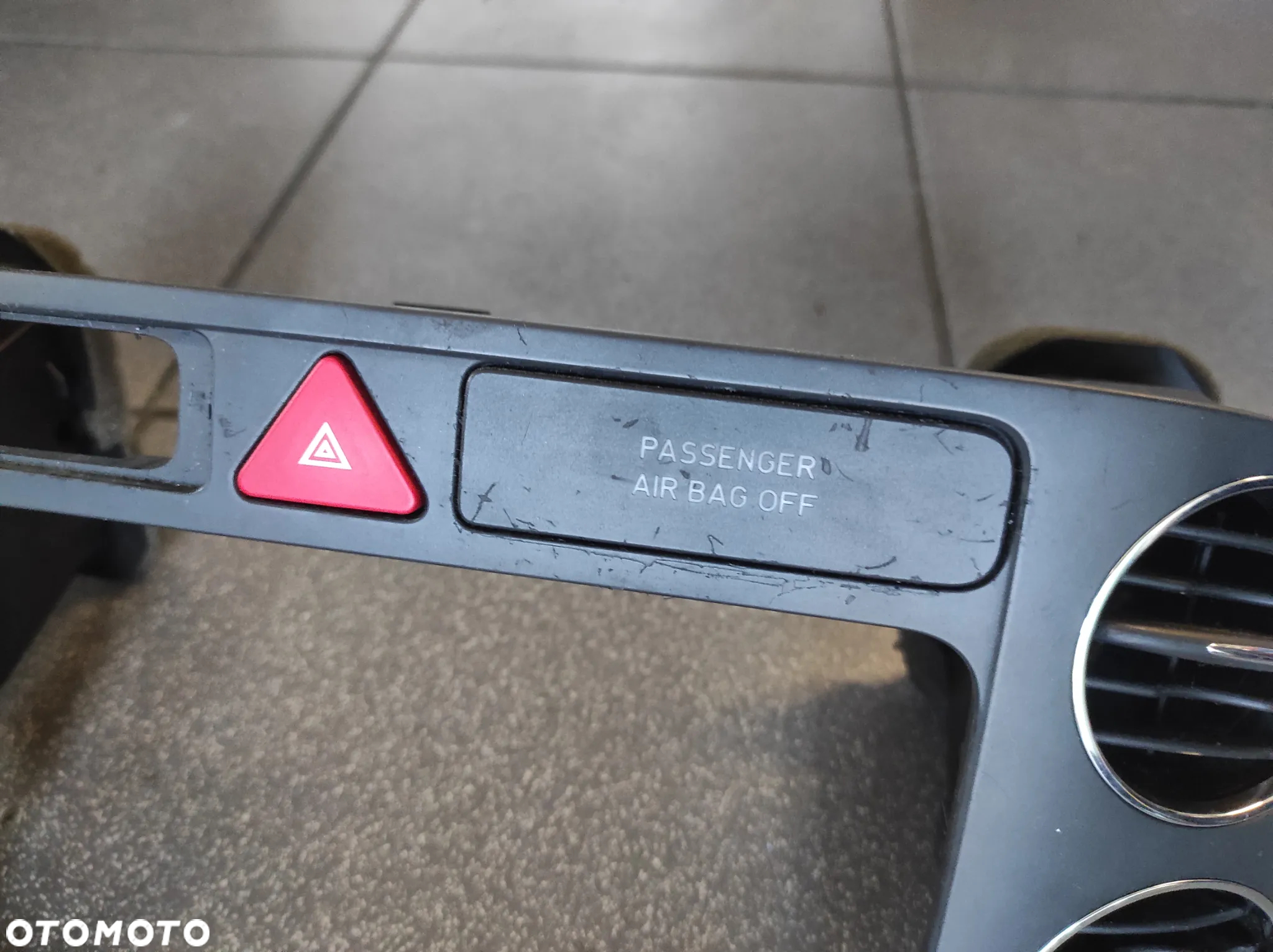 KRATKI KRATKA NAWIEWU RAMKA OBRAMOWANIE RADIA VW GOLF 5 PLUS 5M0858071J WYSYŁKA !!!!! - 3