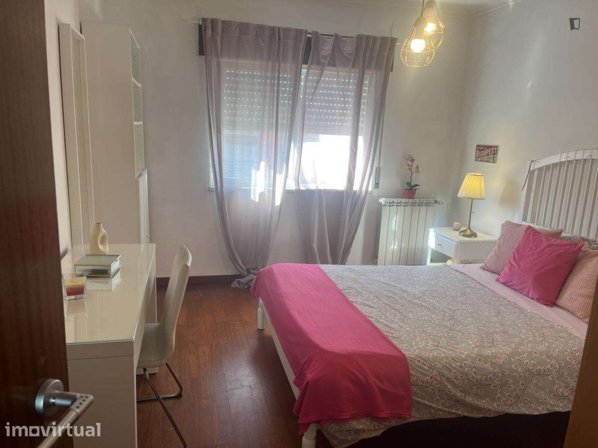 Quarto - localizado em Benfica Lisbon - Grande imagem: 2/42
