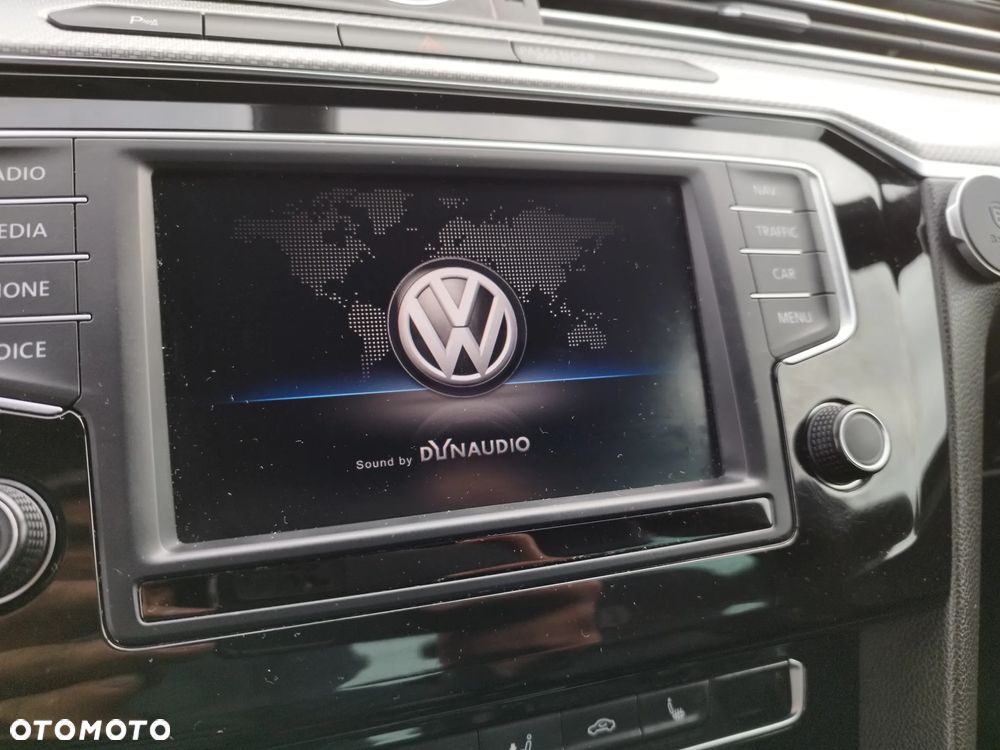 Volkswagen Passat 2.0 TDI SCR Highline - 15