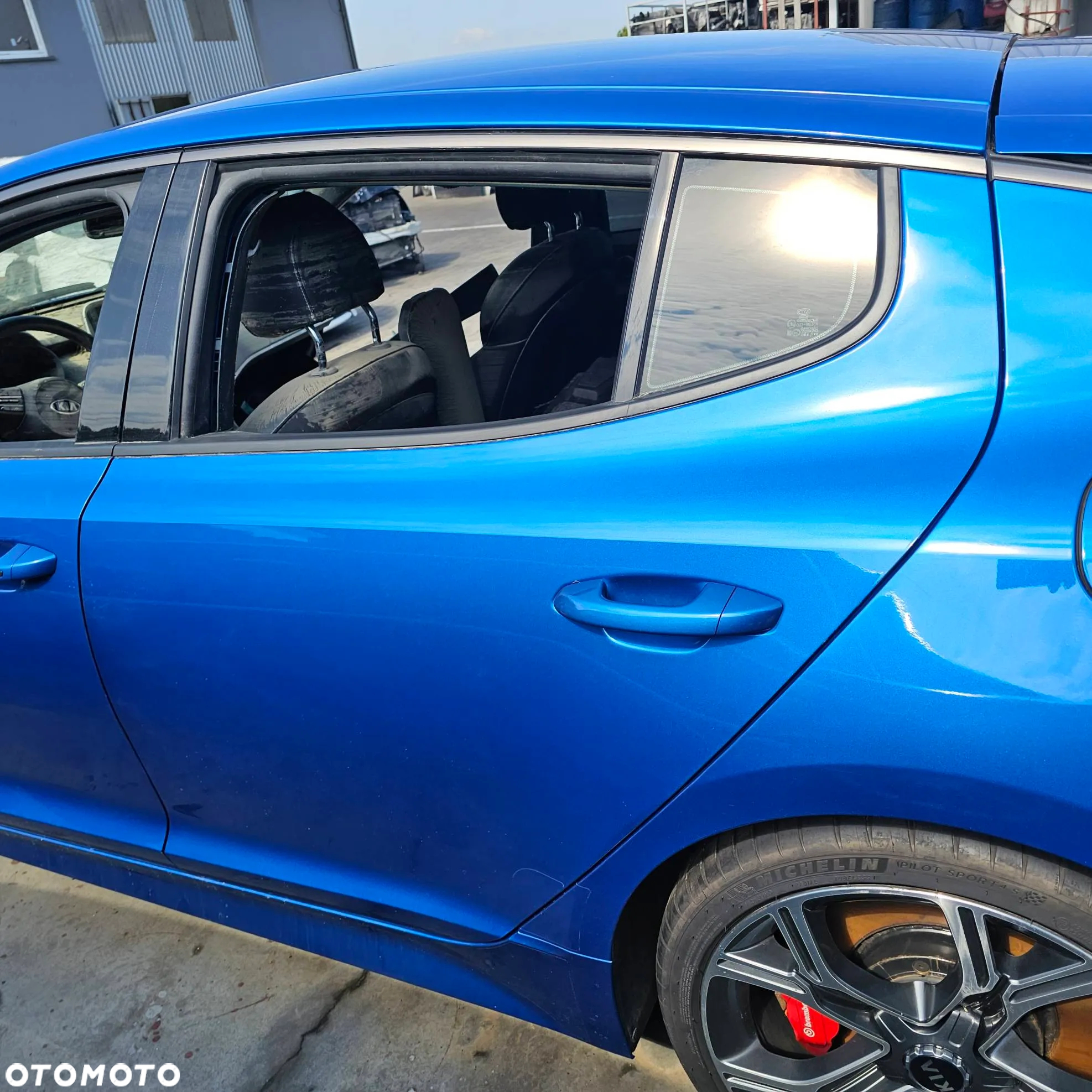 Drzwi prawe/lewe tył/przód kompletne niemalowane KIA STINGER GT 2017 3.3 GDI 370 KM 4X4 2017 64 tys. km C27A - 12