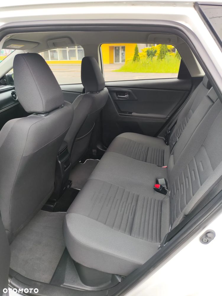 Toyota Auris - 14