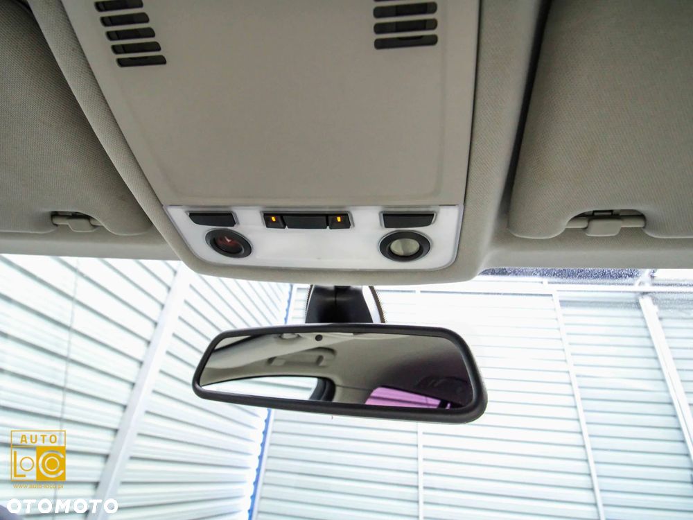 BMW Seria 3 325xi - 26