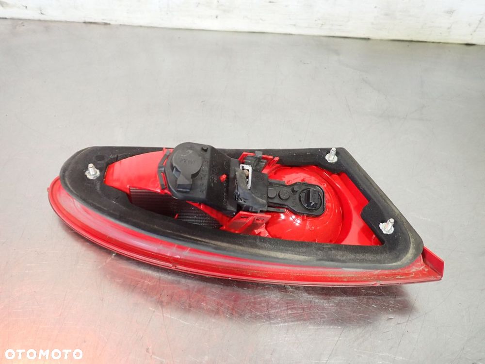 LAMPA PRAWA TYLNA KLAPA SEAT LEON II - 3