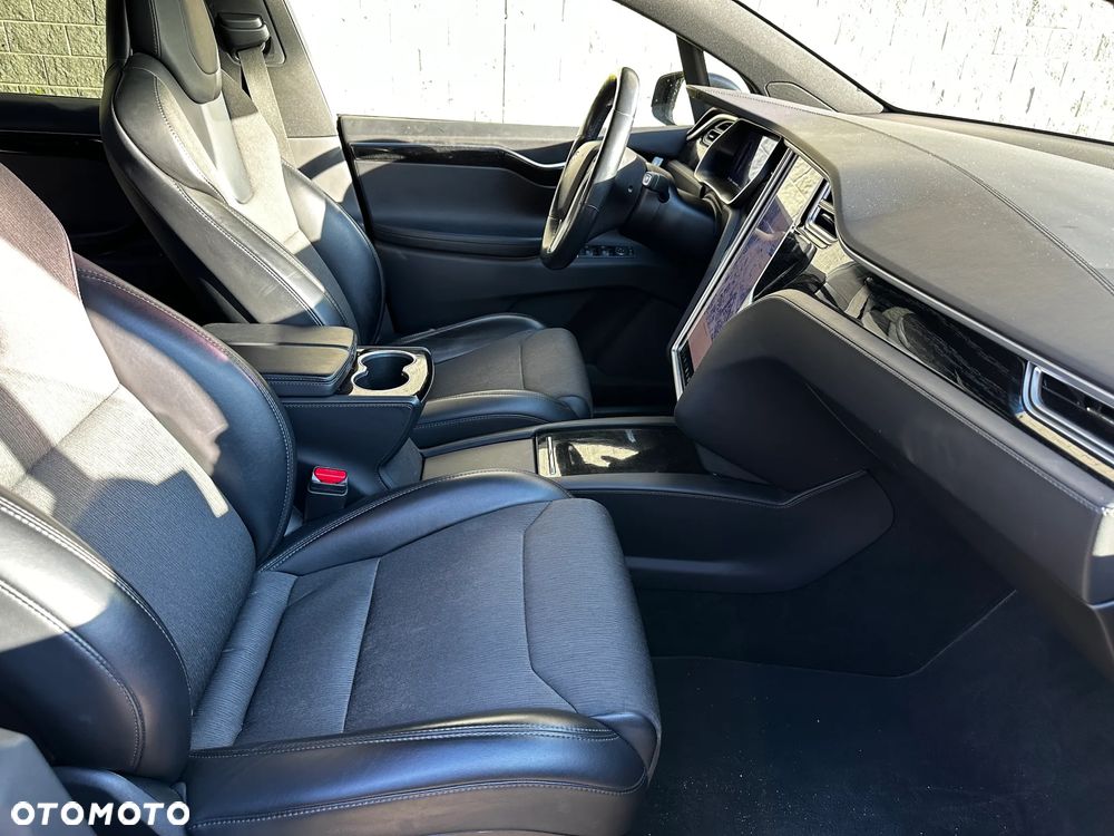 Tesla Model X - 5