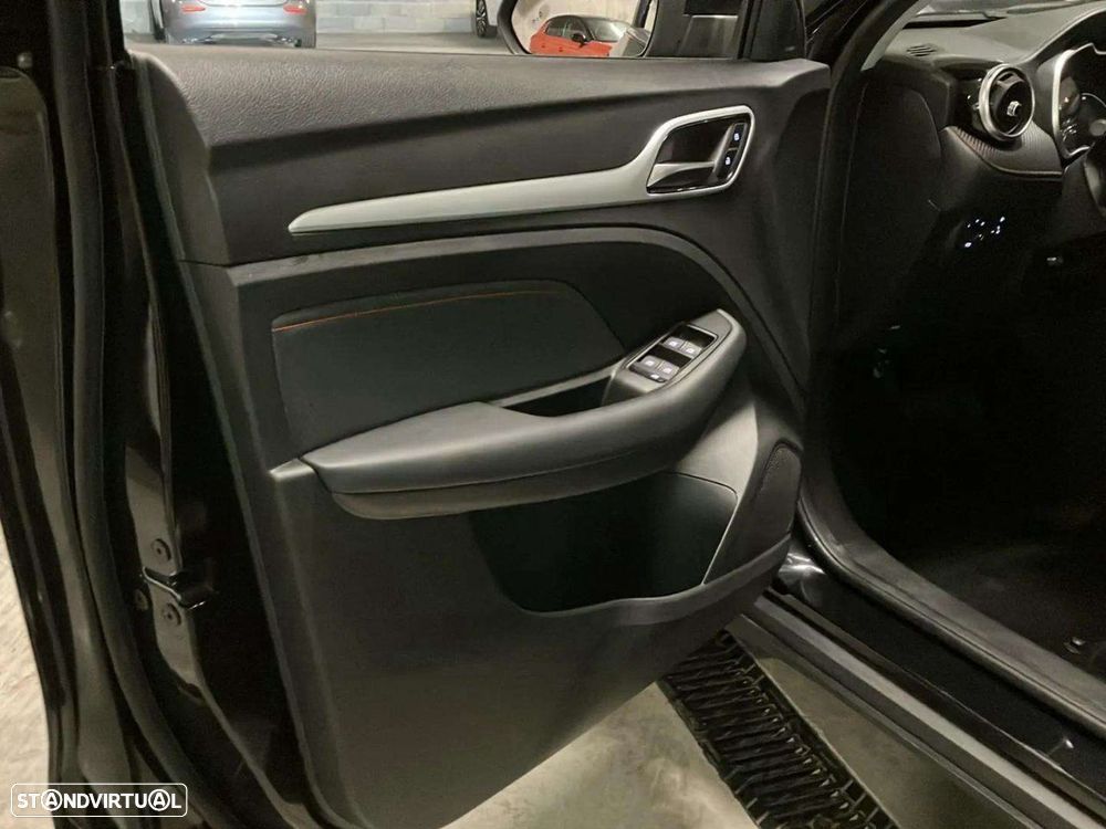 MG ZS EV 72.6 kWh Luxury OBC 11 kW - 19