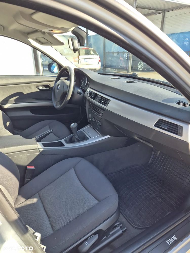 BMW Seria 3 318i - 16