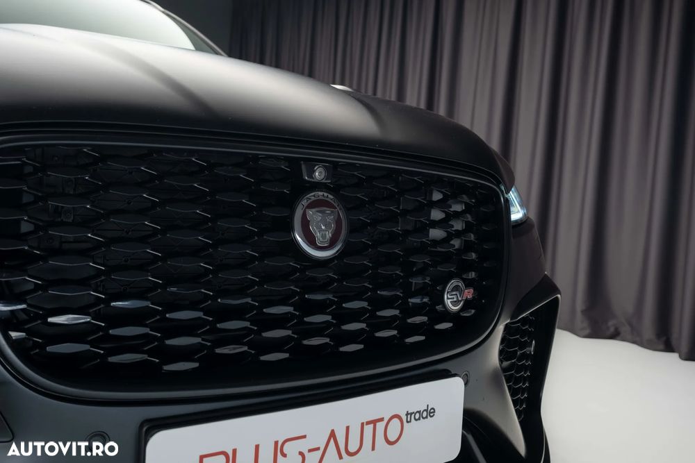 Jaguar F-Pace P550 AWD SVR - 8