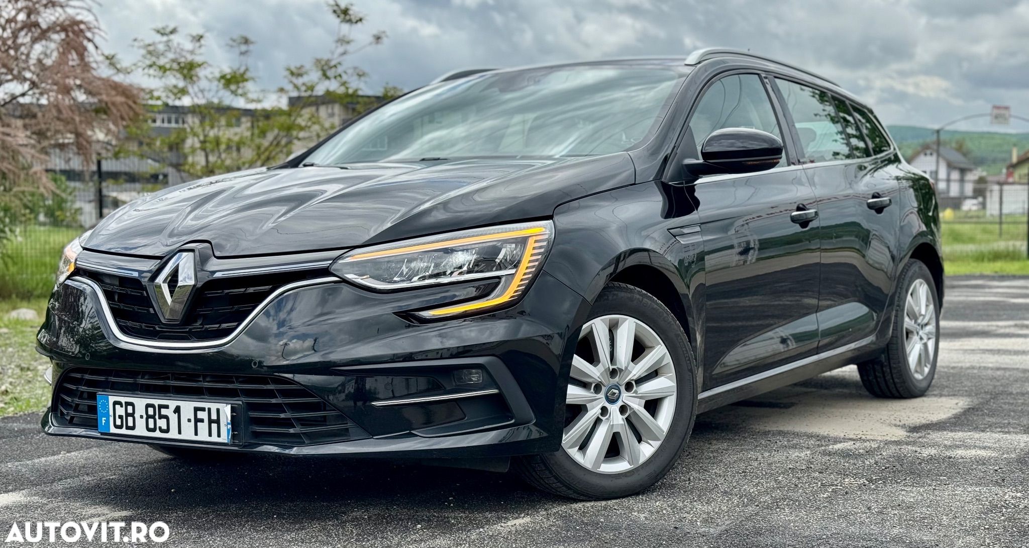 Renault Megane Grandtour E-TECH Plug-in 160 BUSINESS EDITION - 1
