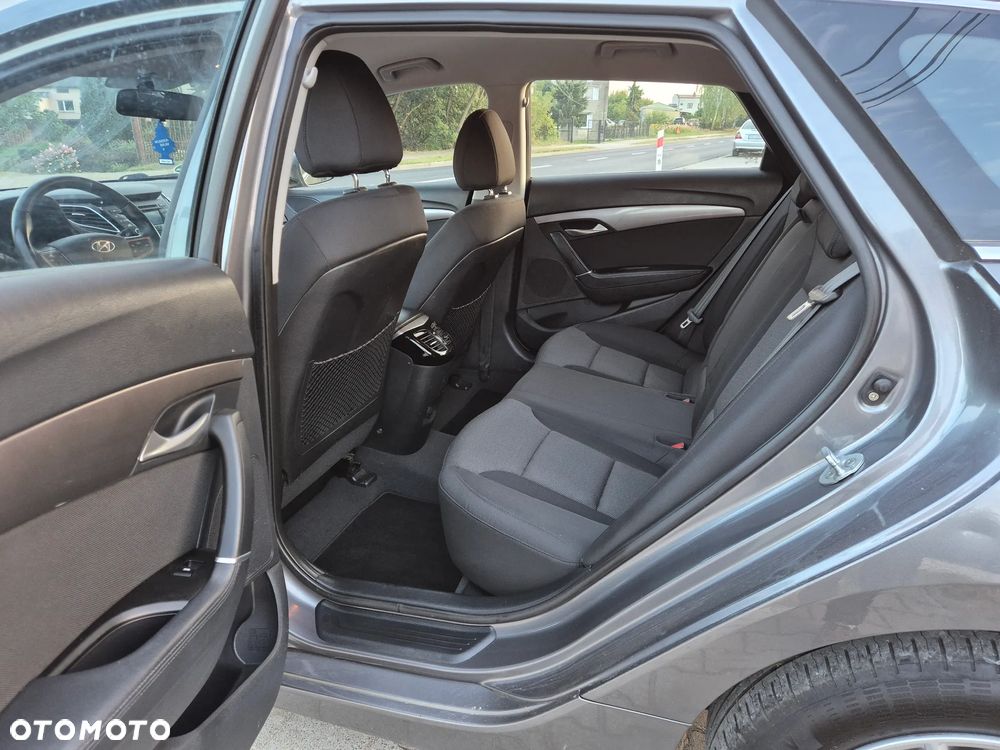 Hyundai i40 i40cw 1.7 CRDi Fifa World Cup Edition - 8